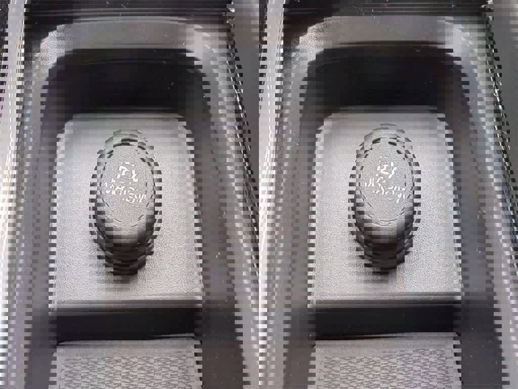 Used 2026 Volvo XC60 B5 Plus w/ Protection Package Premier image 30