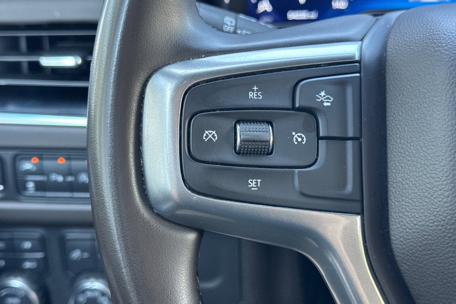 Used 2024 Chevrolet Suburban LT image 38