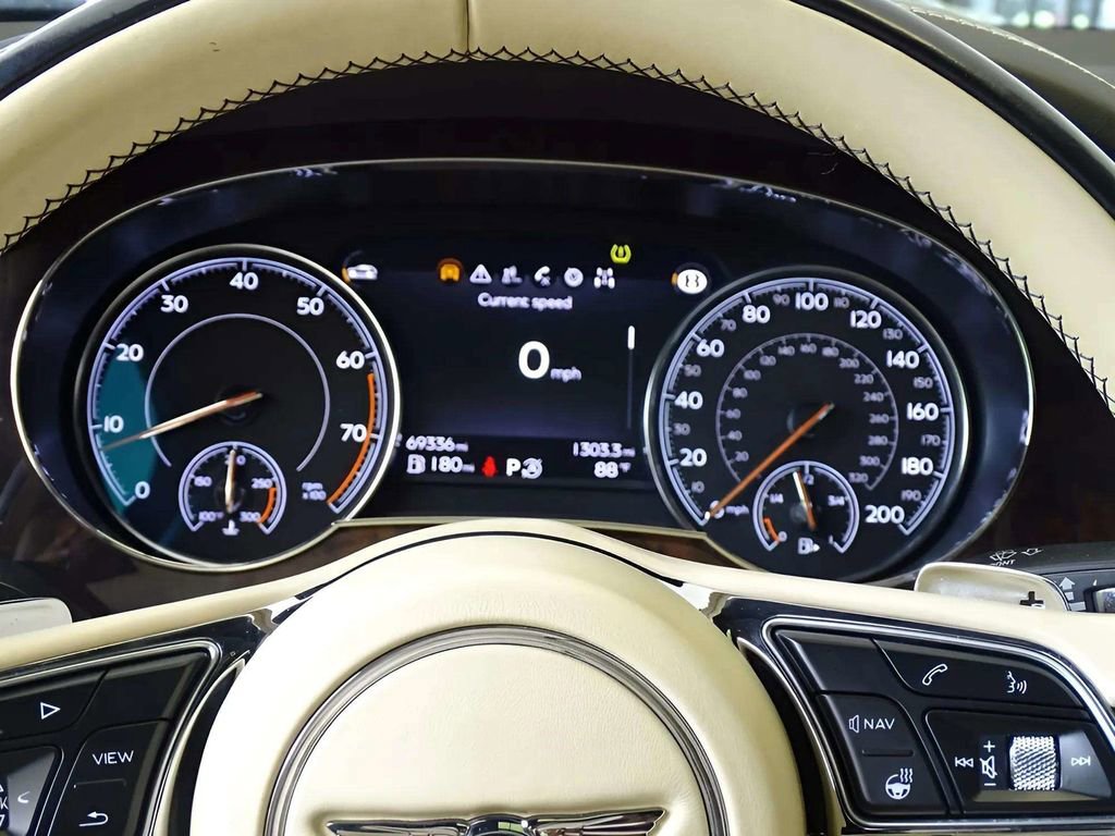 Used 2017 Bentley Bentayga AWD/4WD image 11