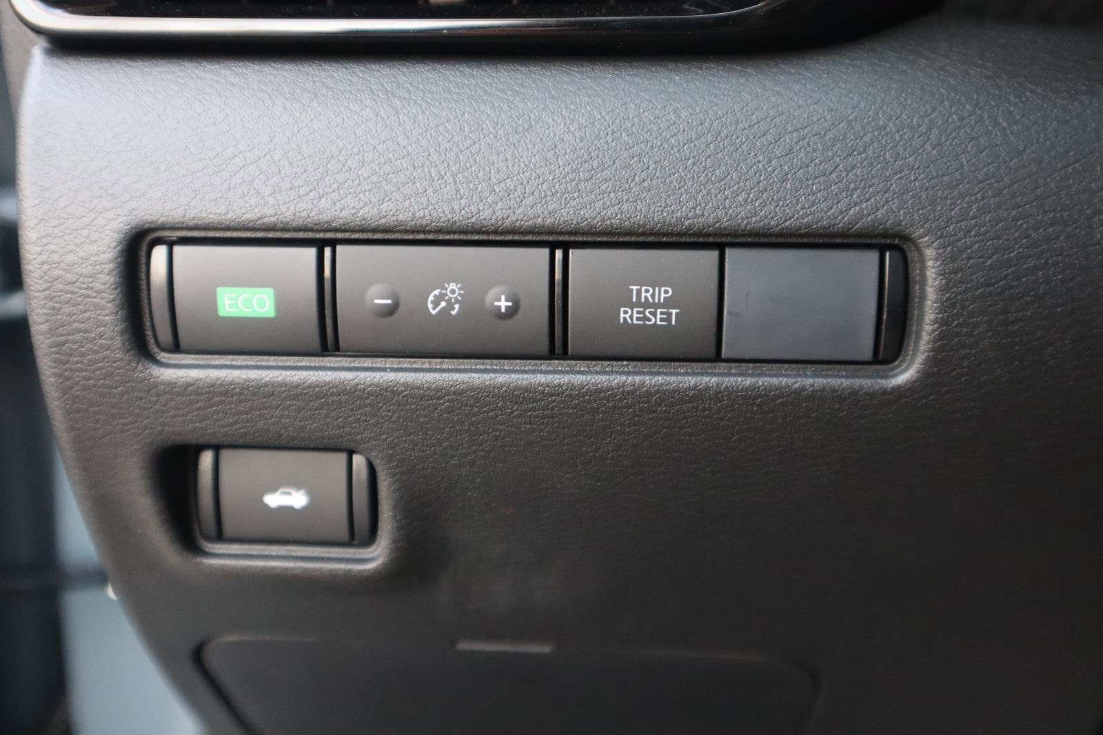 Used 2025 Nissan Sentra SV w/ SV Premium Package image 36