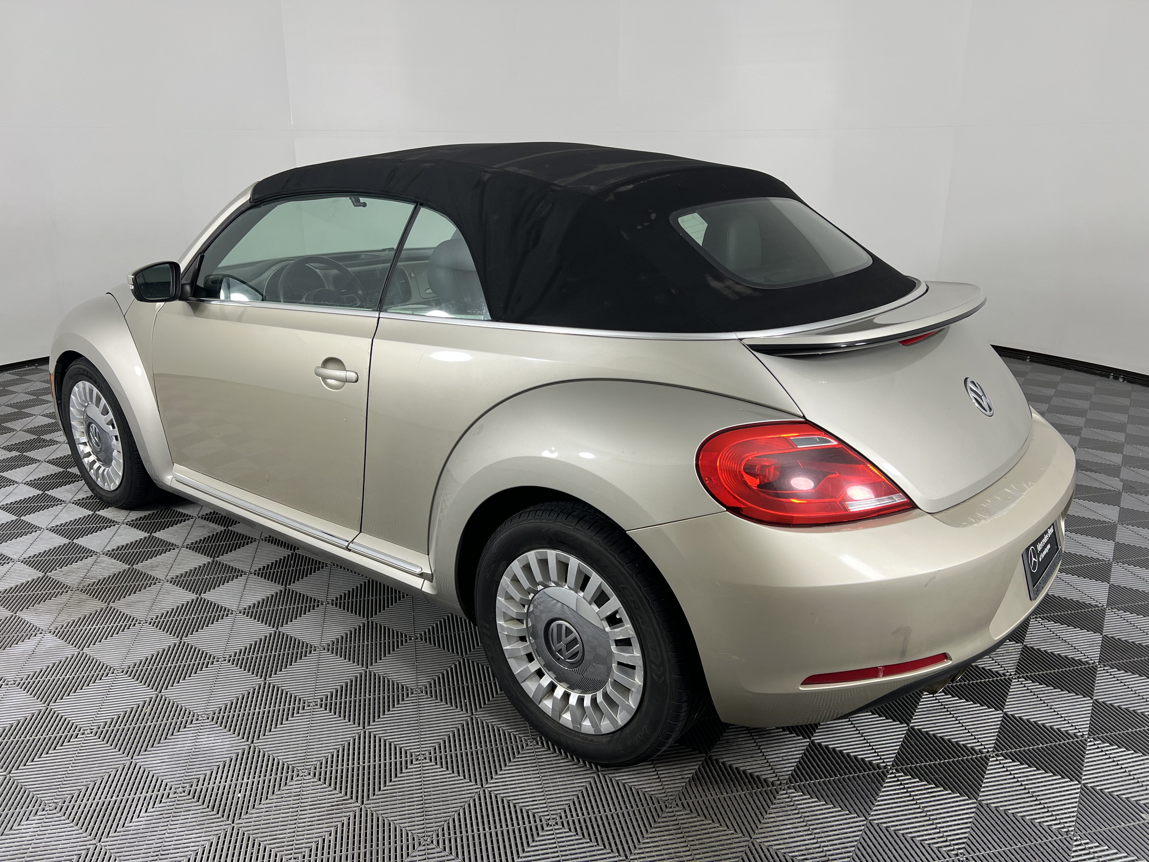 Used 2015 Volkswagen Beetle 1.8T FWD image 14