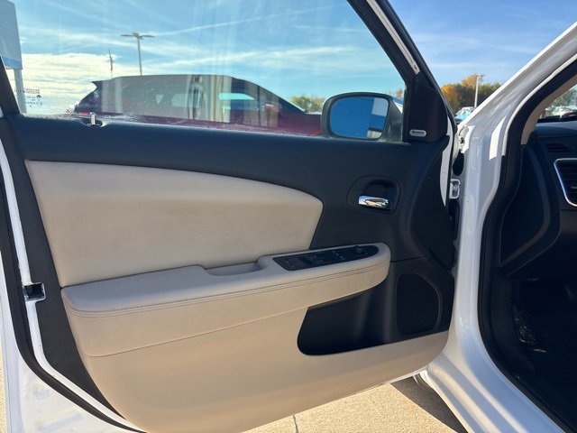 Used 2013 Chrysler 200 Limited image 12