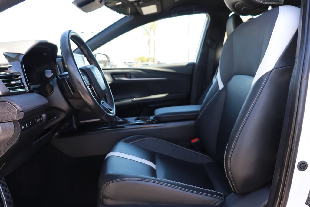 Used 2025 Toyota Camry SE FWD image 12