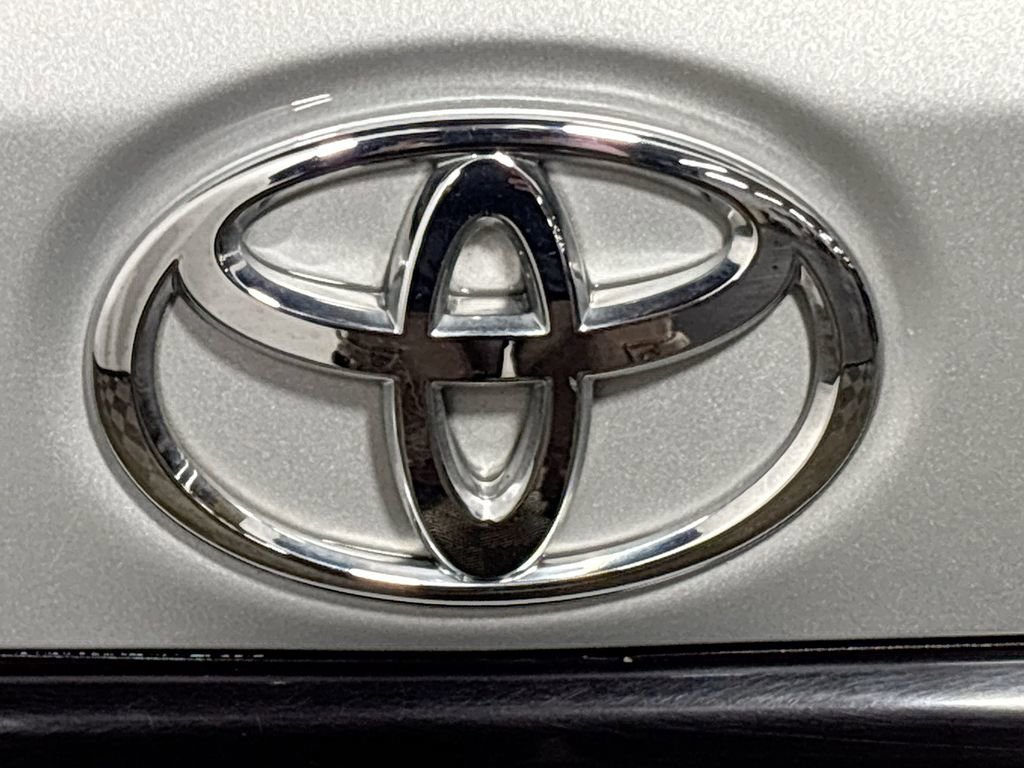 Used 2023 Toyota Corolla LE image 23