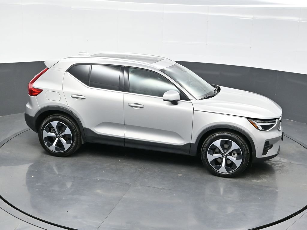 Used 2025 Volvo XC40 B5 Plus image 38