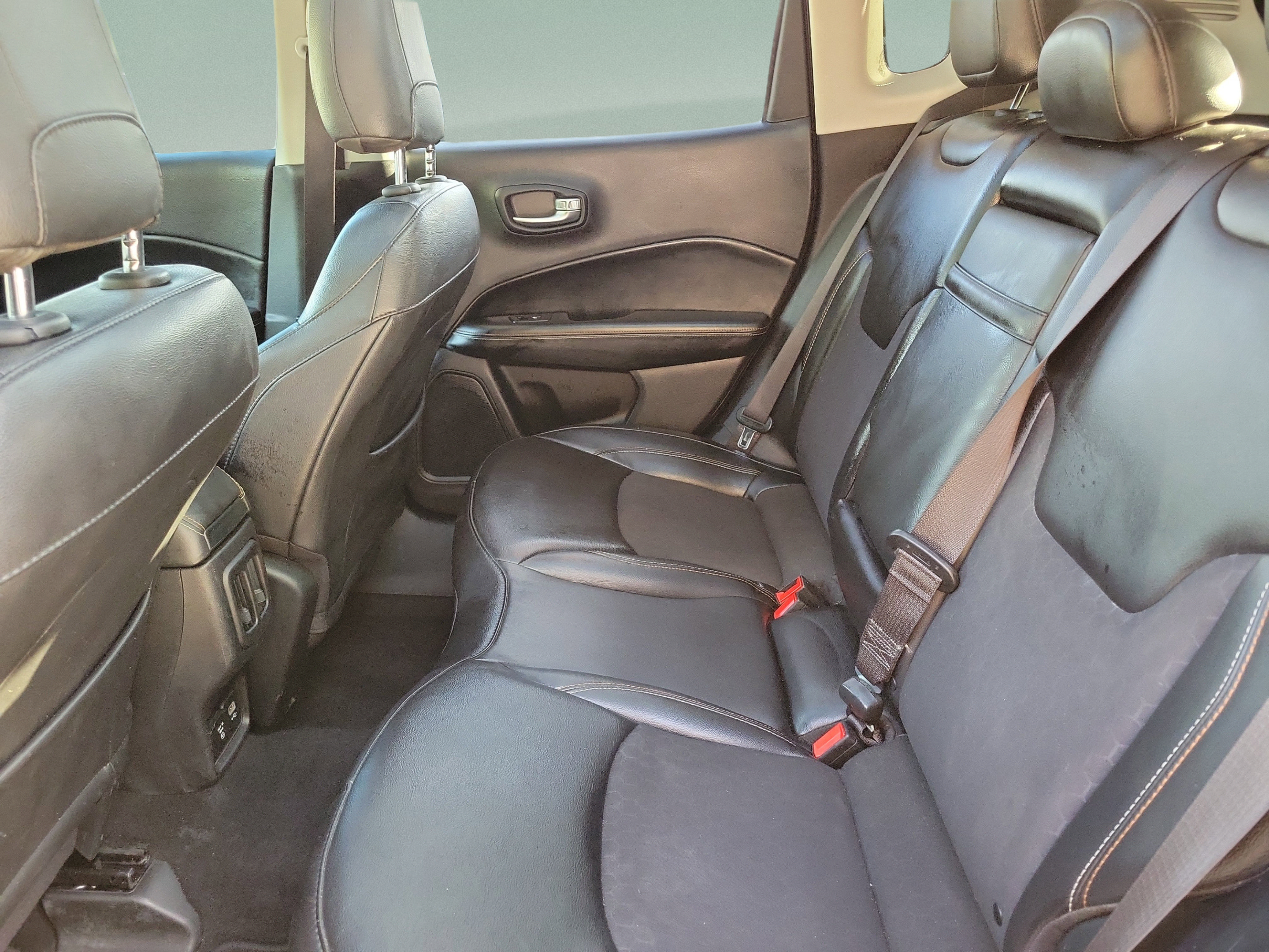 Used 2019 Jeep Compass Latitude w/ Cold Weather Group AWD/4WD image 6