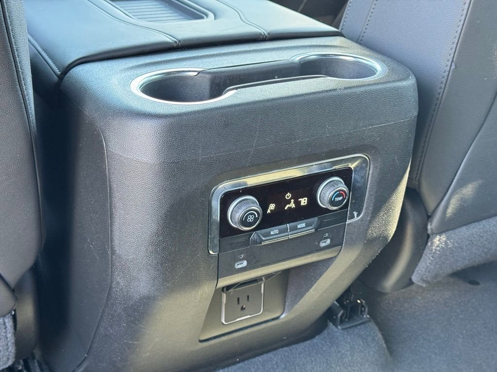 Used 2024 Chevrolet Suburban LT image 17