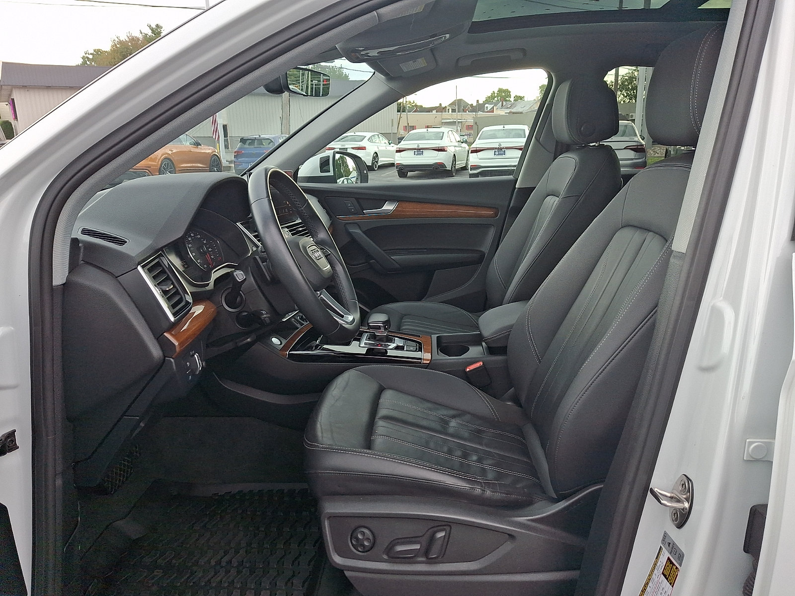 Used 2023 Audi Q5 2.0T Premium w/ Convenience Package AWD/4WD image 14