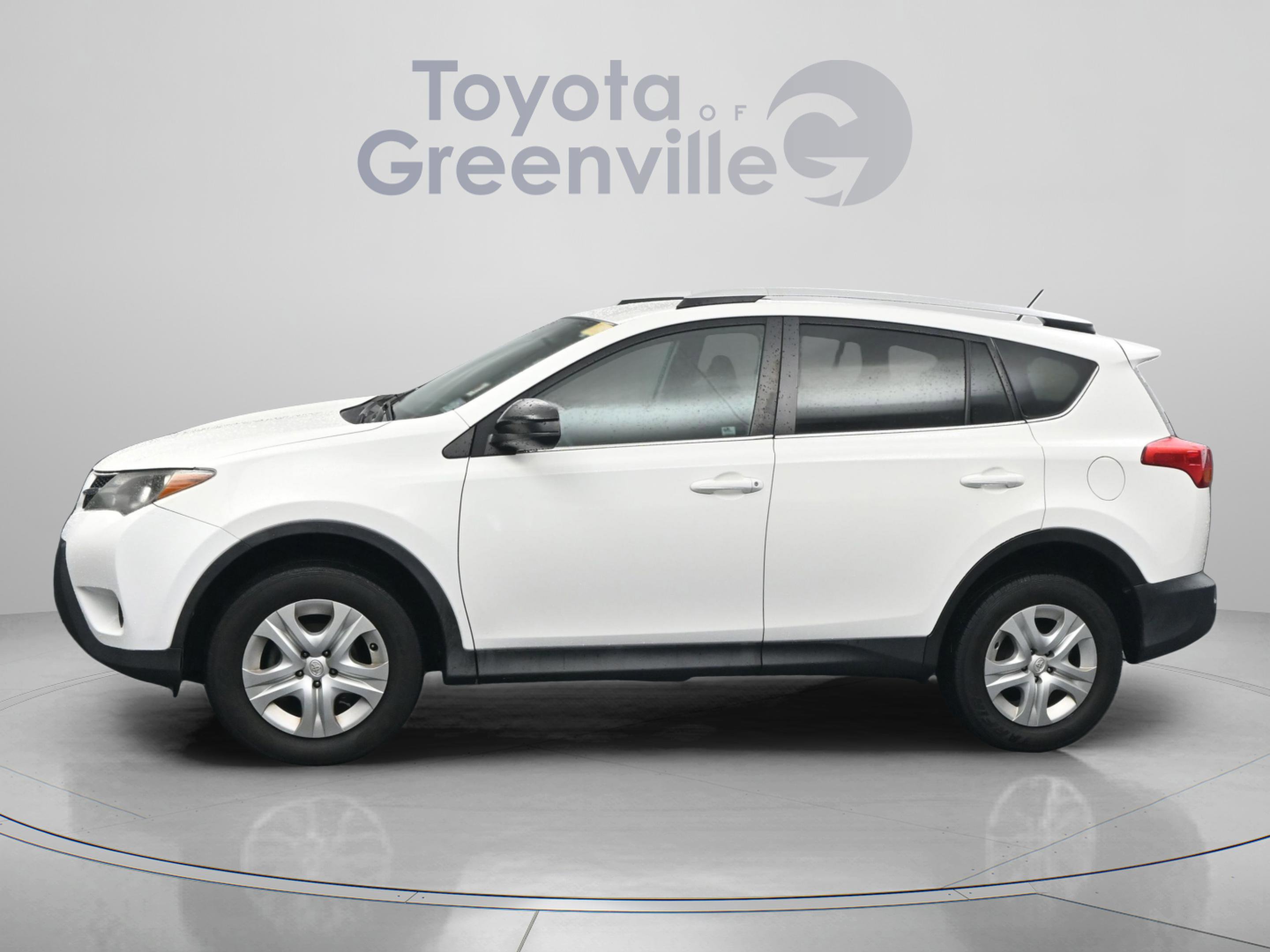 Used 2015 Toyota RAV4 LE AWD/4WD image 4