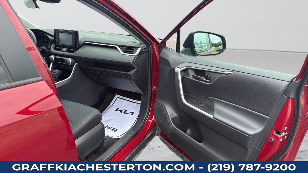 Used 2021 Toyota RAV4 LE AWD/4WD image 23