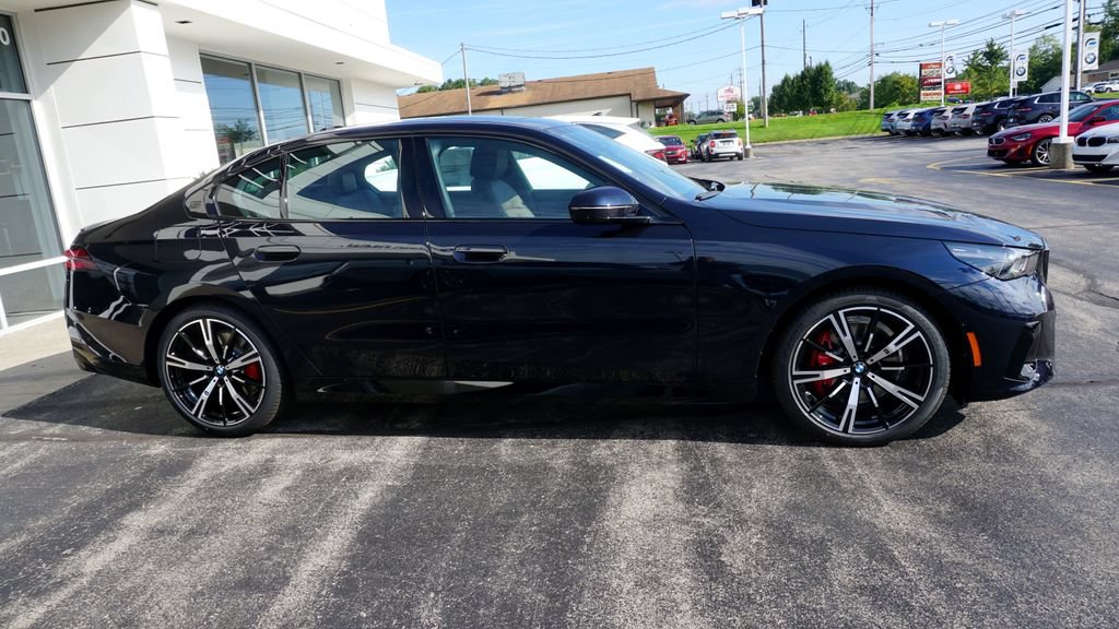 New 2027 BMW 530i xDrive w/ M Sport Package AWD/4WD image 4