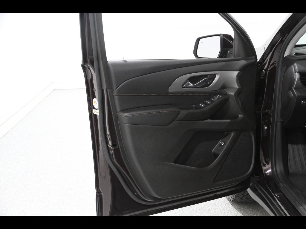 Used 2021 Chevrolet Traverse LT image 4