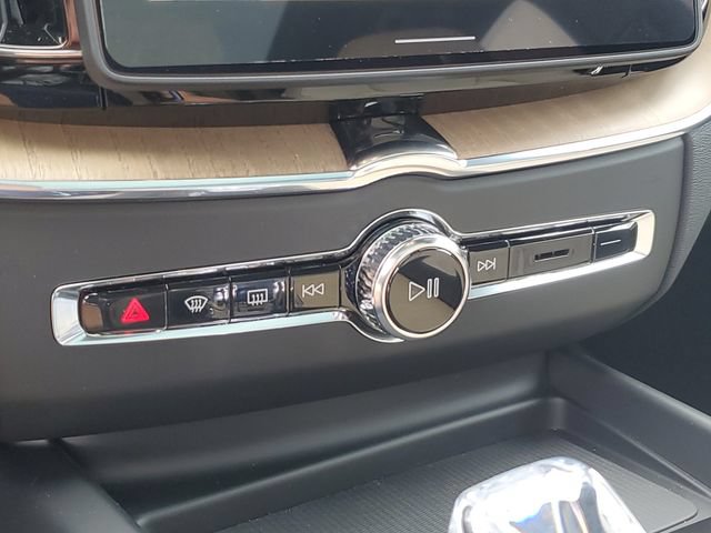 New 2026 Volvo XC60 B5 Plus w/ Protection Package Premier AWD/4WD image 18