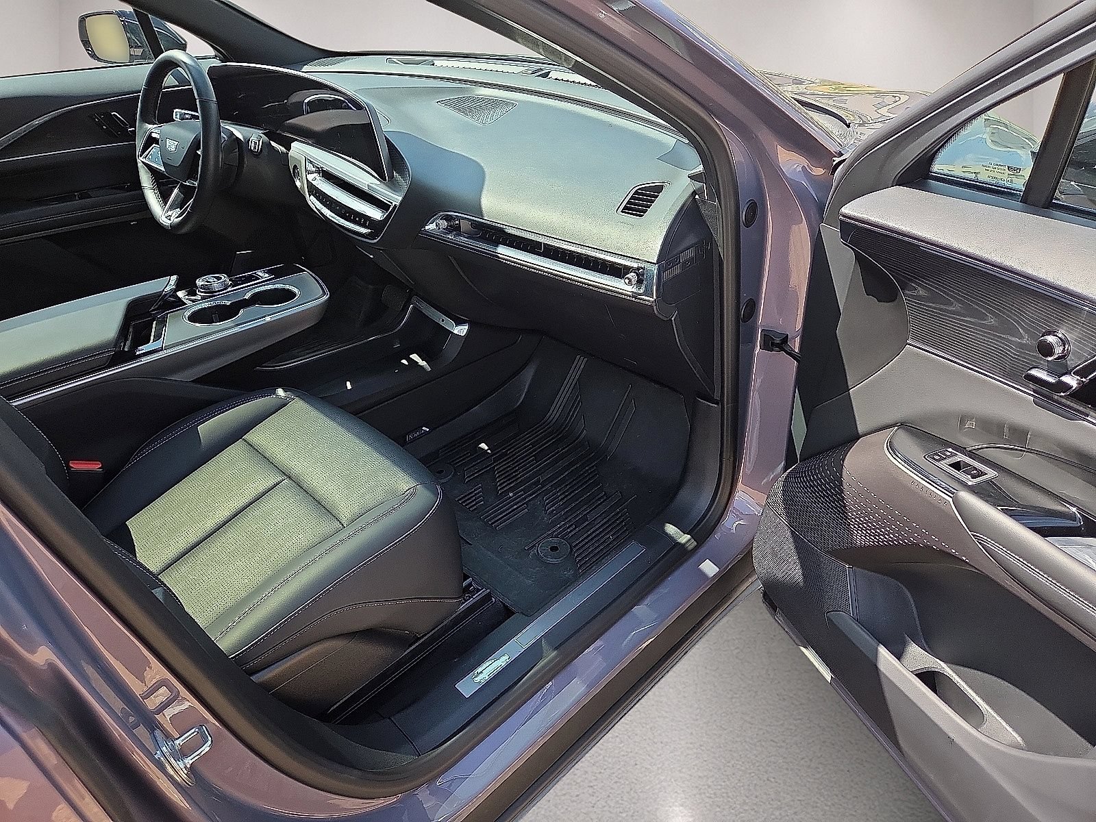 Used 2024 Cadillac Lyriq Luxury w/ LPO, Floor Liner Package AWD/4WD image 12