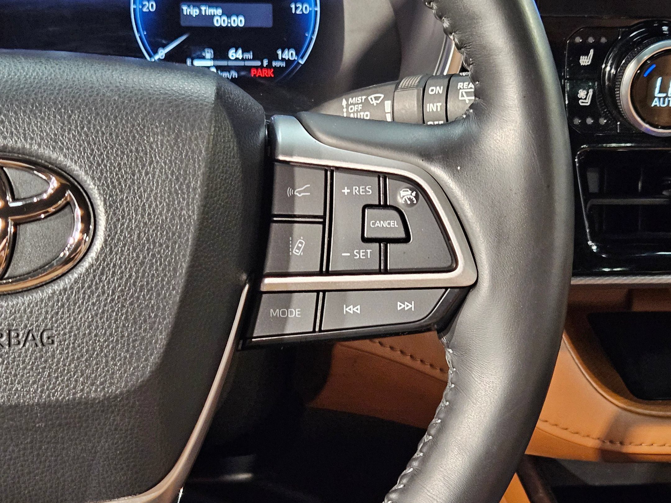 Used 2023 Toyota Highlander Platinum FWD image 29