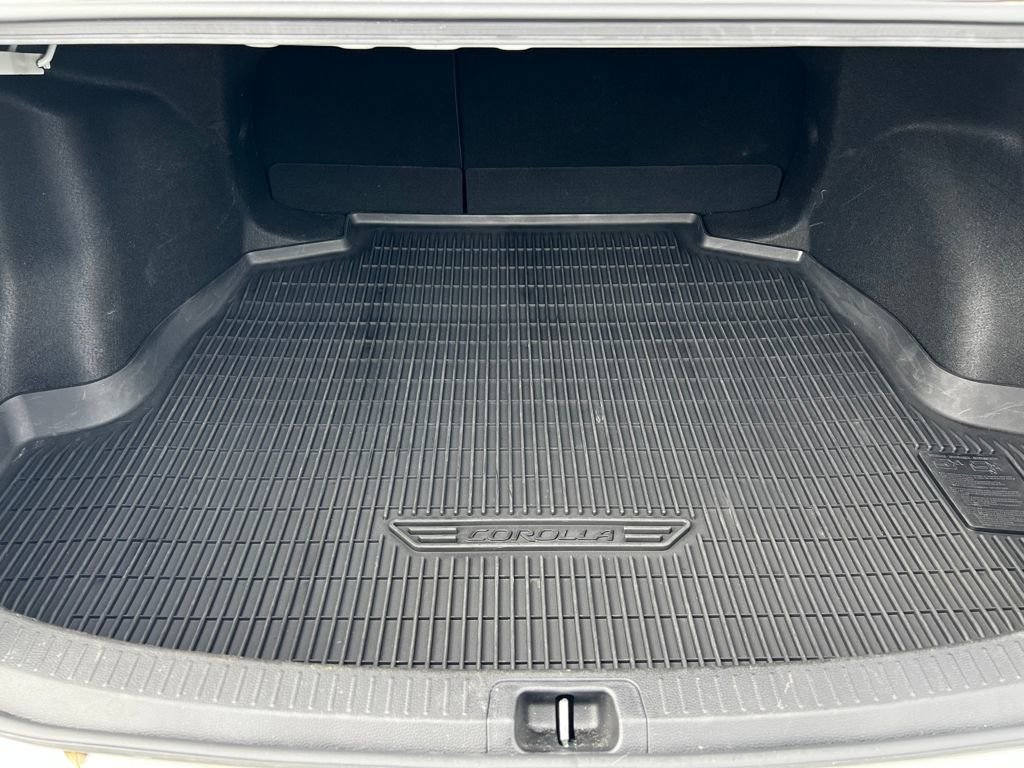 Used 2022 Toyota Corolla LE image 11