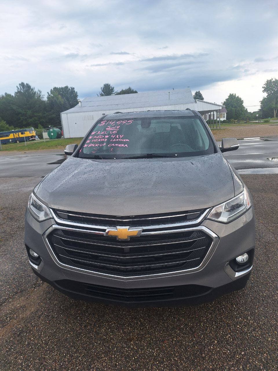 Used 2019 Chevrolet Traverse LT w/ LT Premium Package AWD/4WD image 4