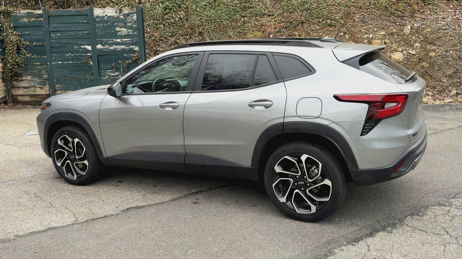 Certified 2025 Chevrolet Trax RS w/ Driver Confidence Package image 6