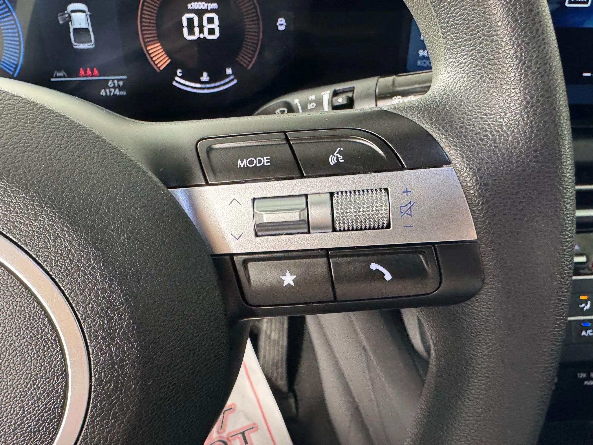 Used 2025 Hyundai Santa Cruz SE AWD/4WD image 16