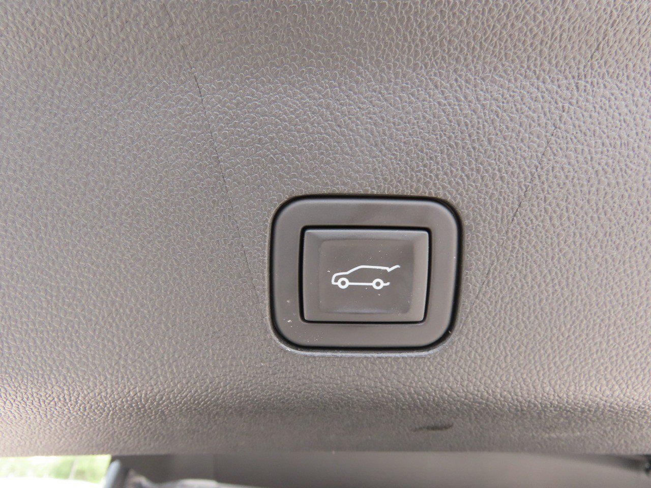 Used 2024 GMC Yukon AT4 w/ Technology Package AWD/4WD image 15