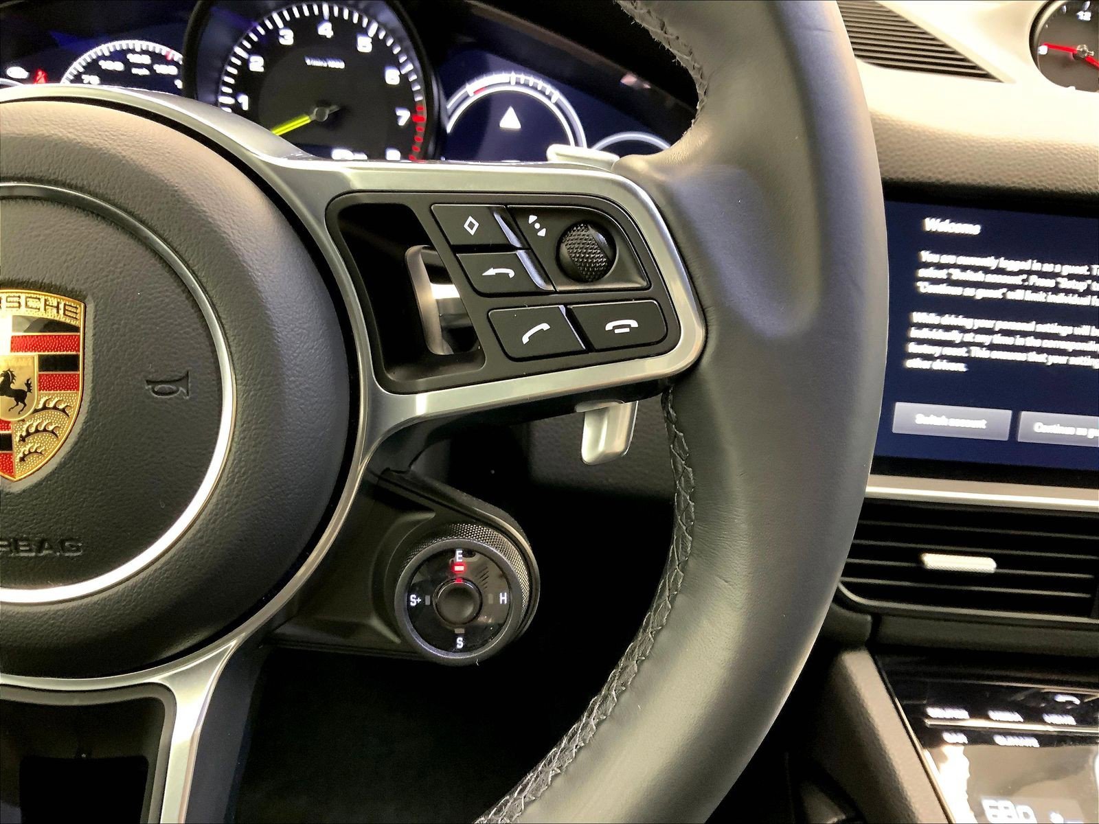 Used 2023 Porsche Cayenne Platinum Edition image 16