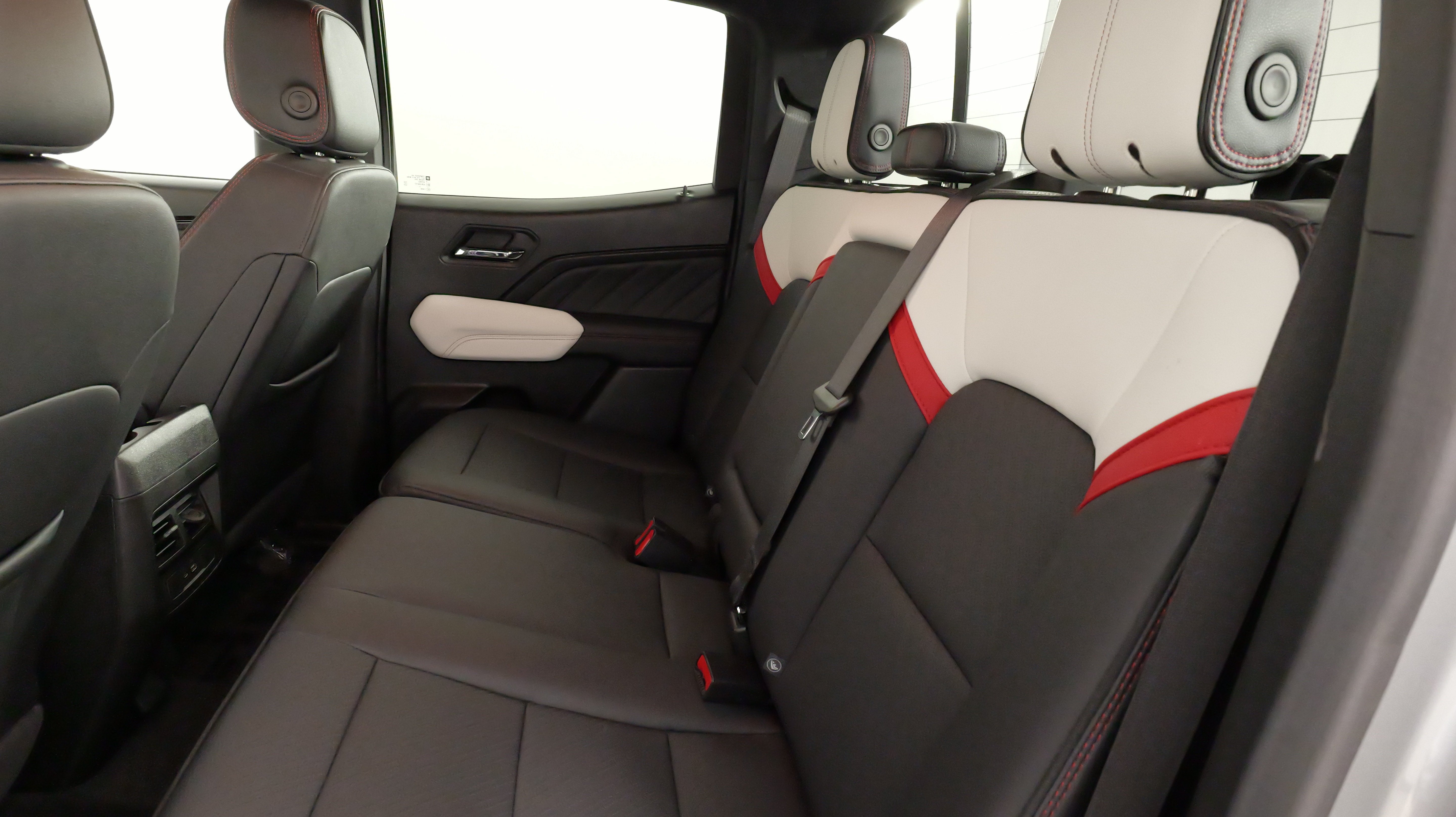Used 2024 GMC Canyon AT4X AWD/4WD image 35