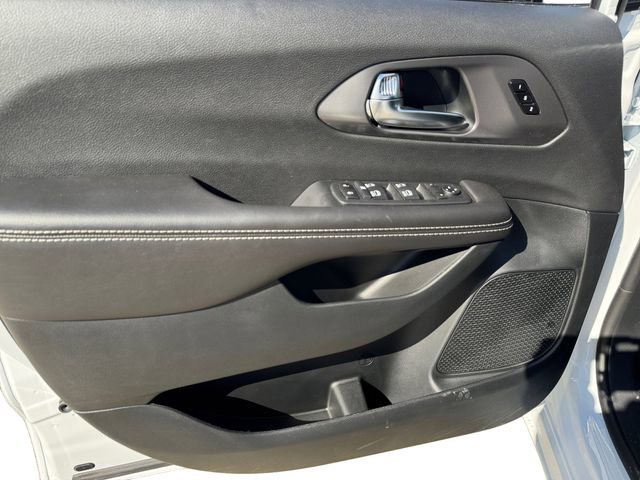 New 2026 Chrysler Pacifica Select image 10