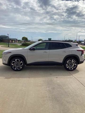 New 2026 Chevrolet Trax RS w/ Driver Confidence Package FWD image 2