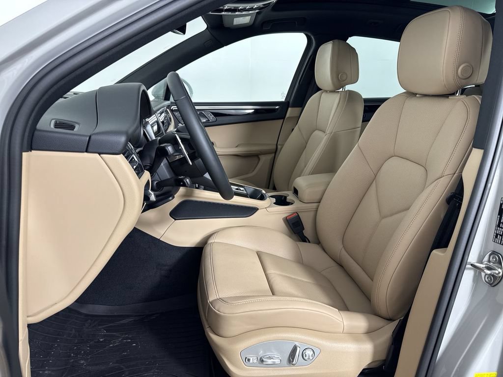 New 2026 Porsche Macan AWD/4WD image 5