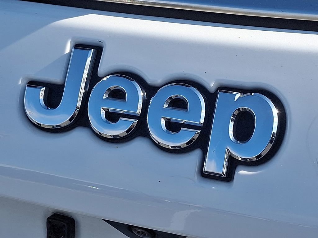 Used 2025 Jeep Compass Limited image 32