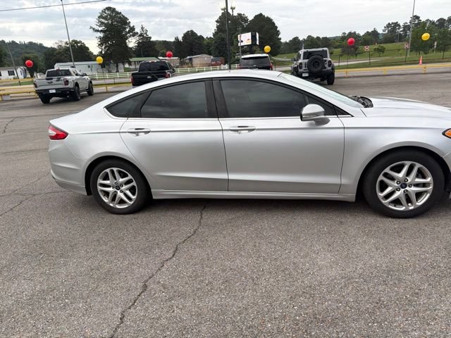 Used 2016 Ford Fusion SE FWD image 8