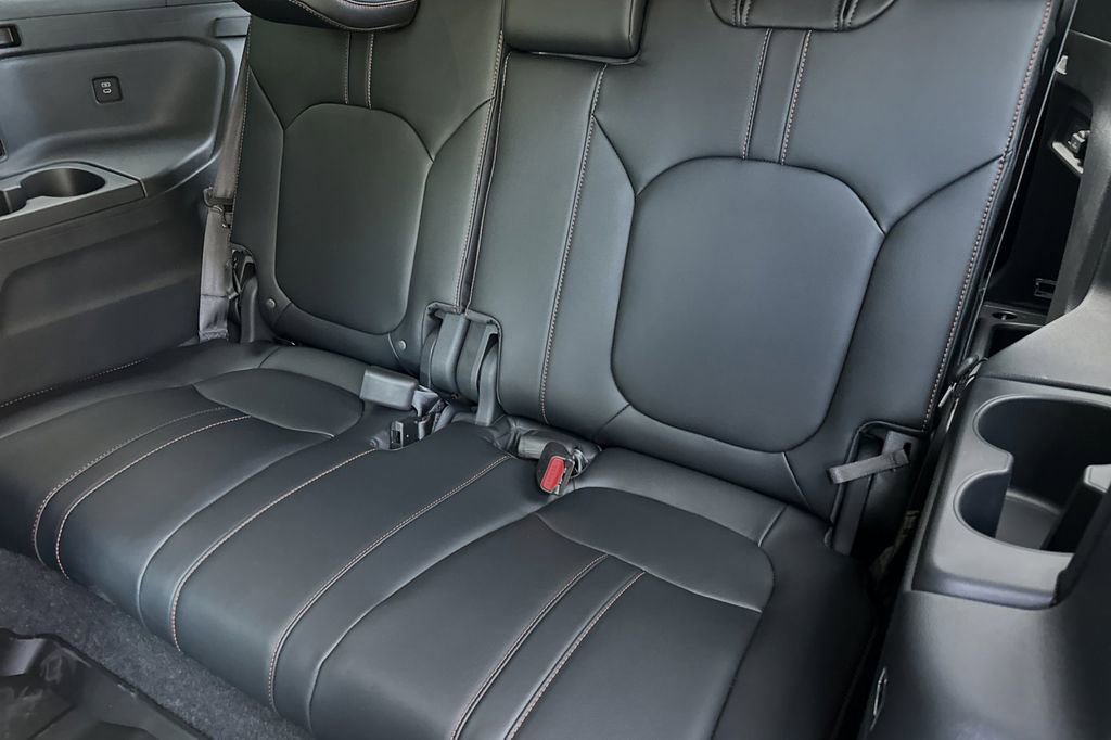 Used 2025 Honda Pilot TrailSport image 12