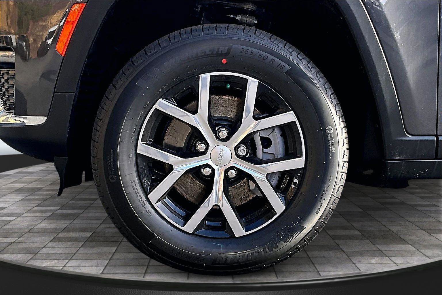 New 2025 Jeep Grand Cherokee L Limited image 12