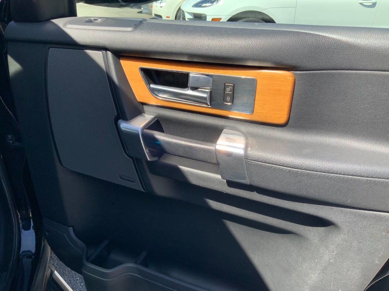 Used 2015 Land Rover LR4 HSE AWD/4WD image 10