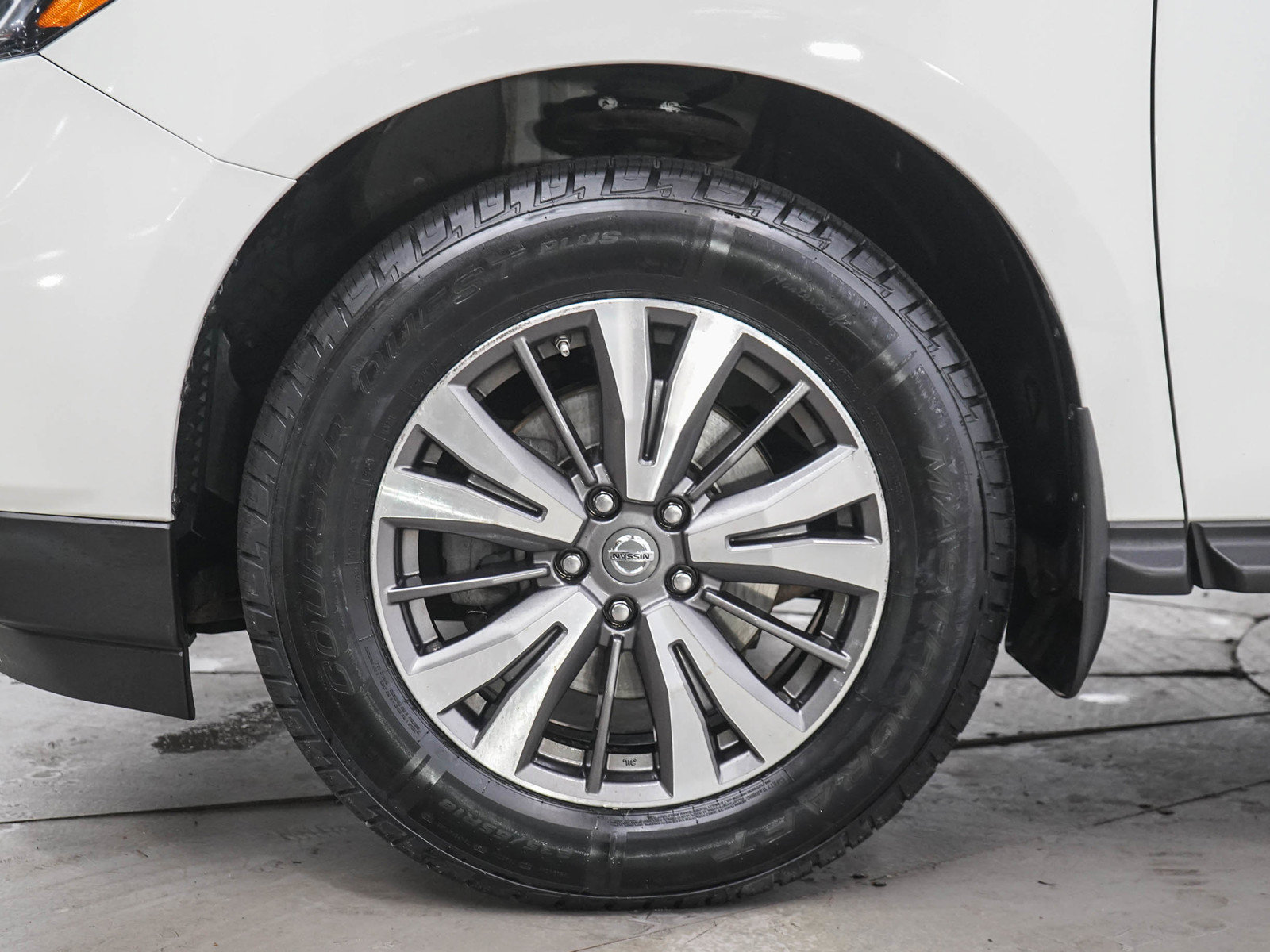 Used 2017 Nissan Pathfinder SL AWD/4WD image 29