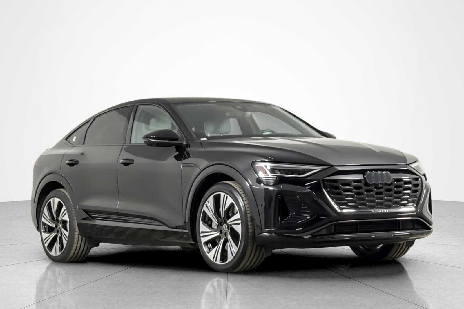 Used 2024 Audi Q8 e-tron Prestige AWD/4WD image 7