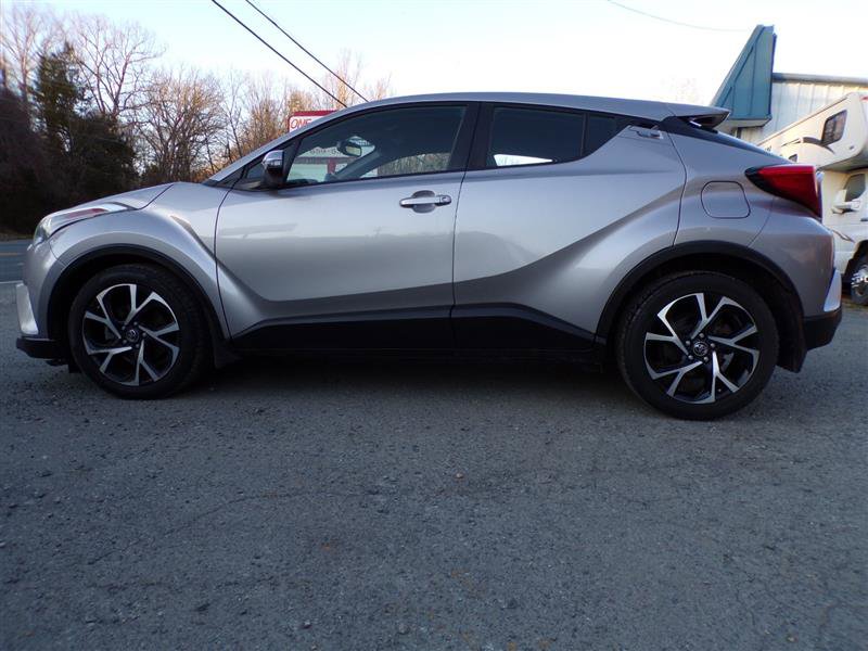 Used 2018 Toyota C-HR XLE image 12