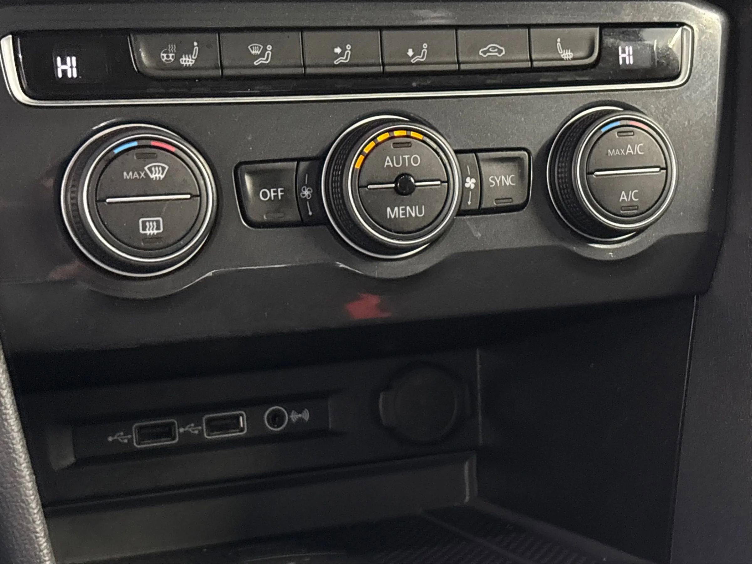 Used 2020 Volkswagen Tiguan SEL AWD/4WD image 39