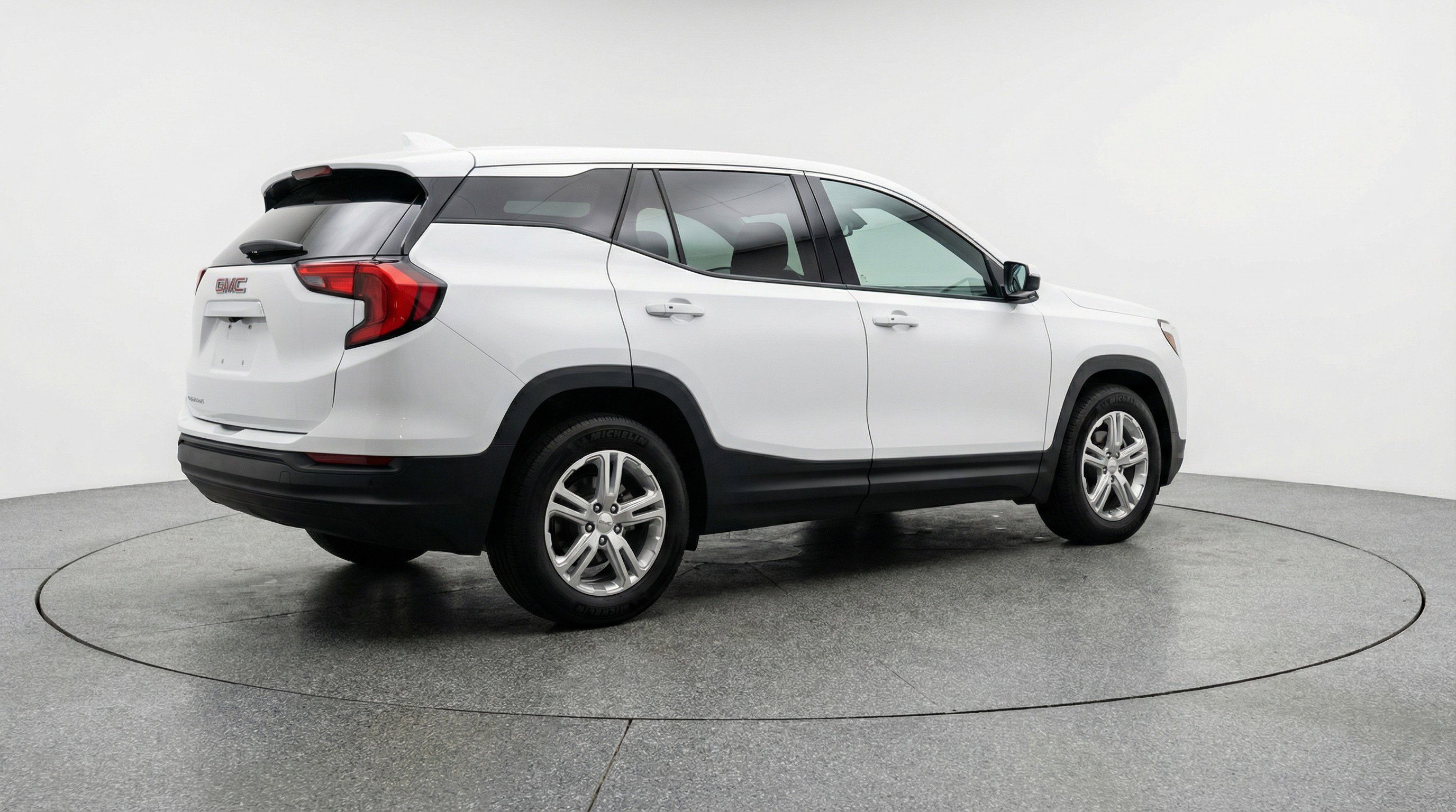 Used 2024 GMC Terrain SLE FWD image 9