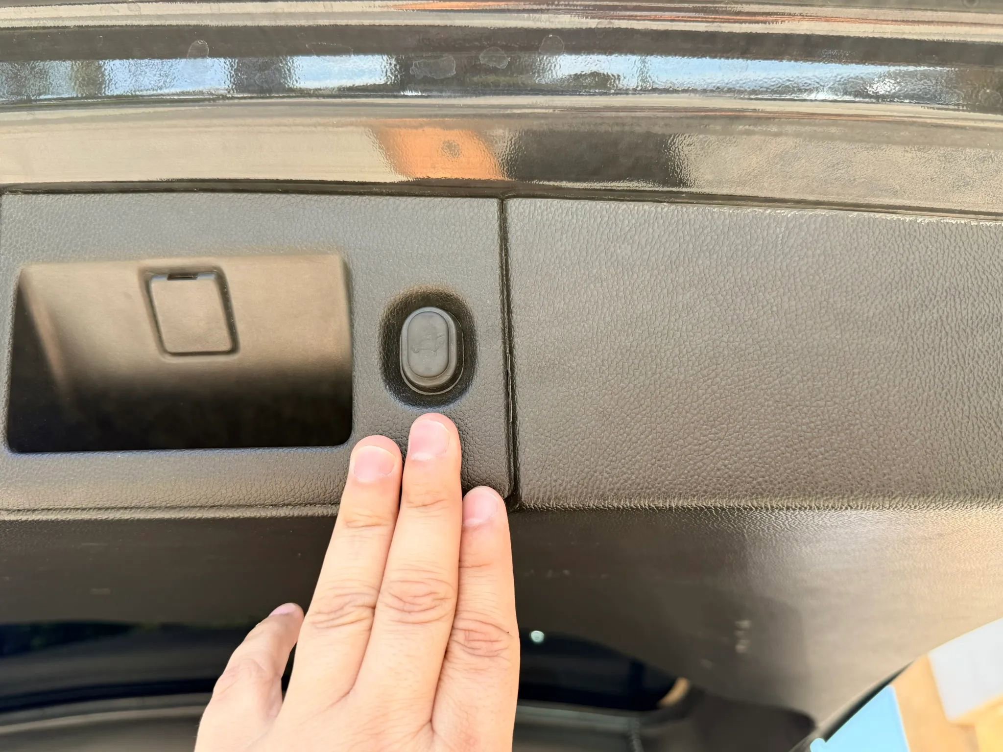 Used 2018 Cadillac Escalade ESV Luxury RWD image 17