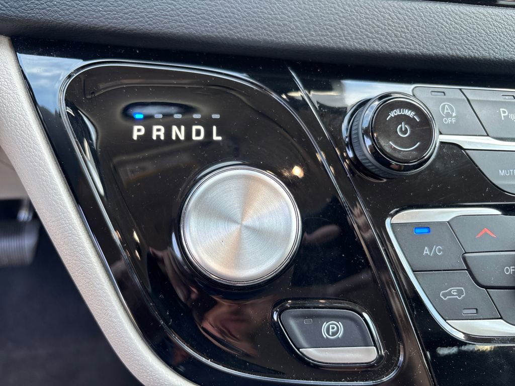 Used 2023 Chrysler Pacifica Touring-L image 26