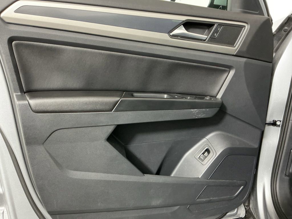 Used 2020 Volkswagen Atlas Cross Sport SE w/ Panoramic Sunroof Package image 21