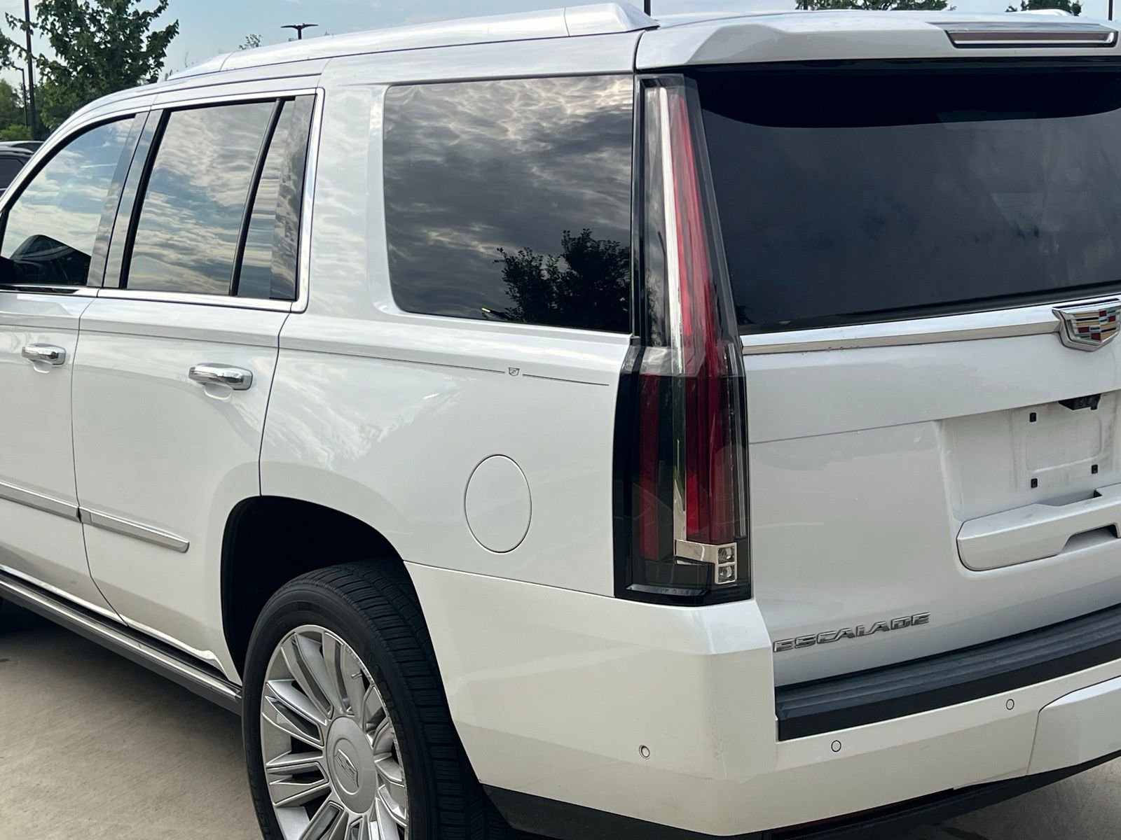 Used 2017 Cadillac Escalade Platinum AWD/4WD image 12