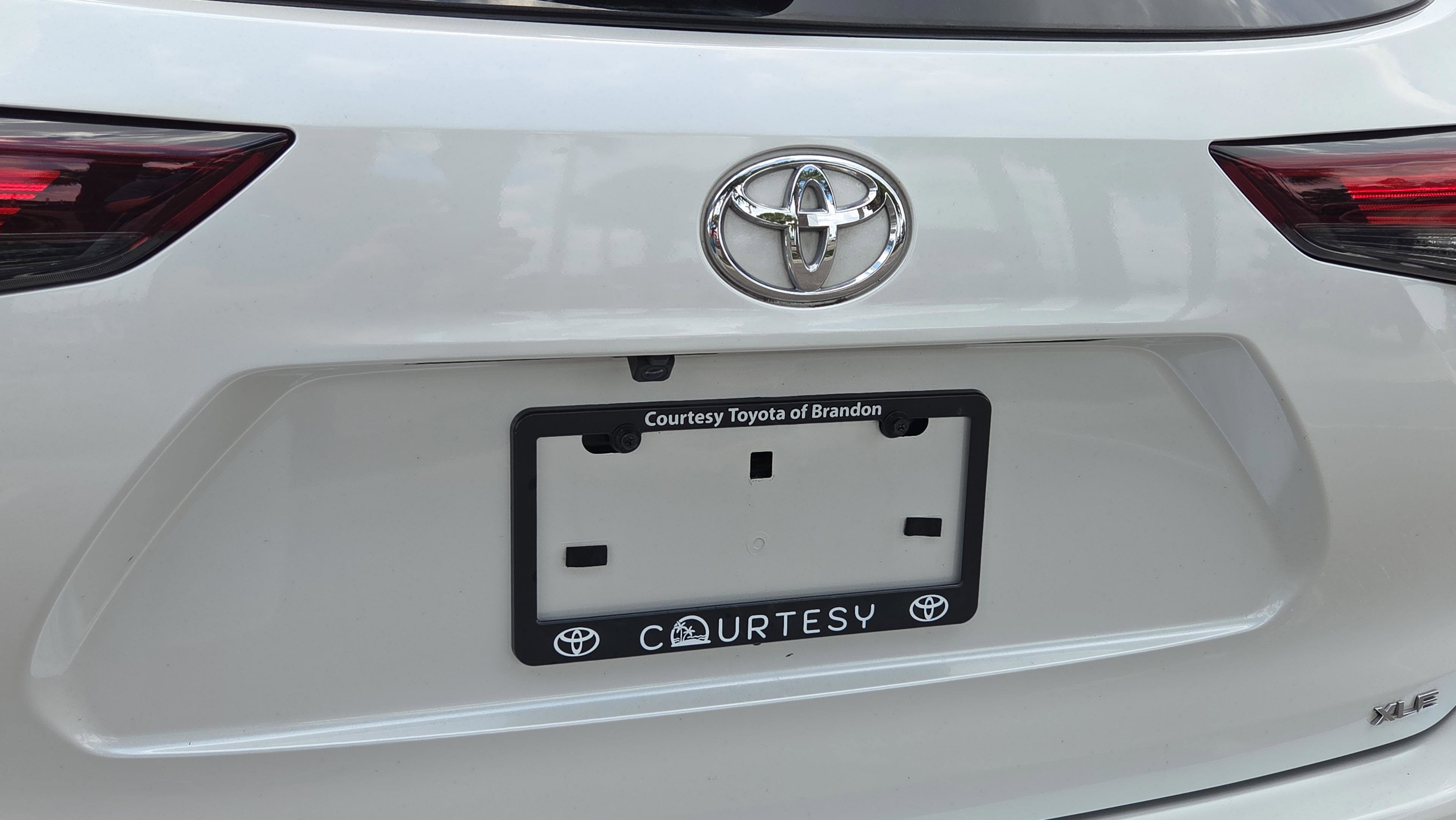 Certified 2024 Toyota Highlander XLE FWD image 33