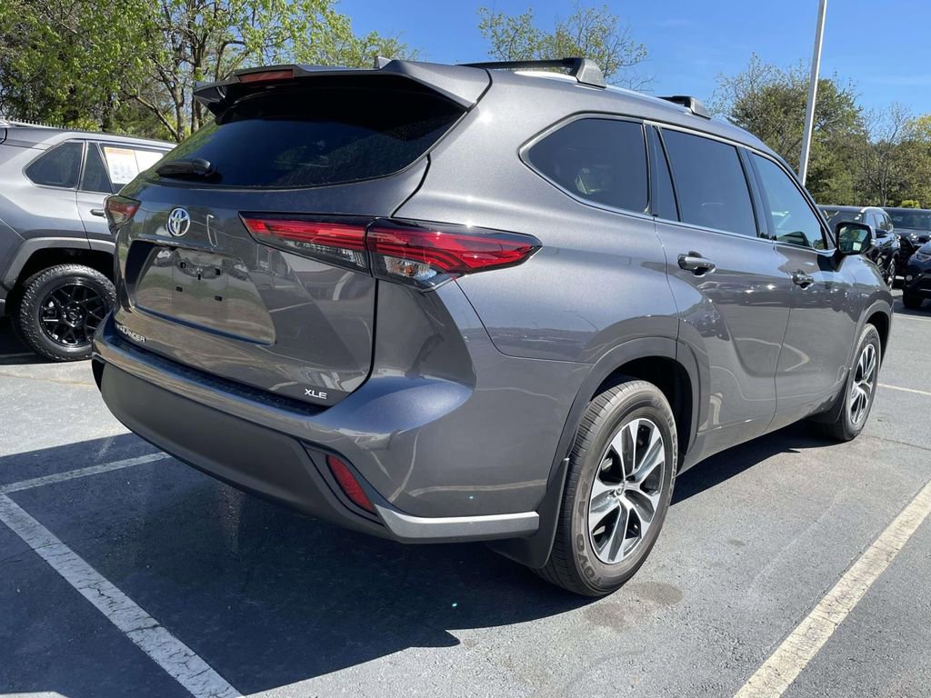 Used 2021 Toyota Highlander XLE image 16
