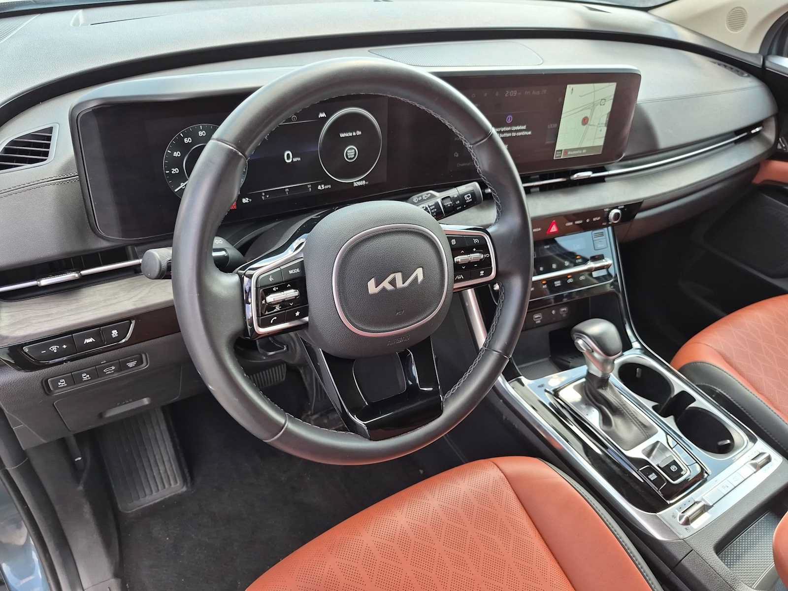 Used 2024 Kia Carnival SX FWD image 2
