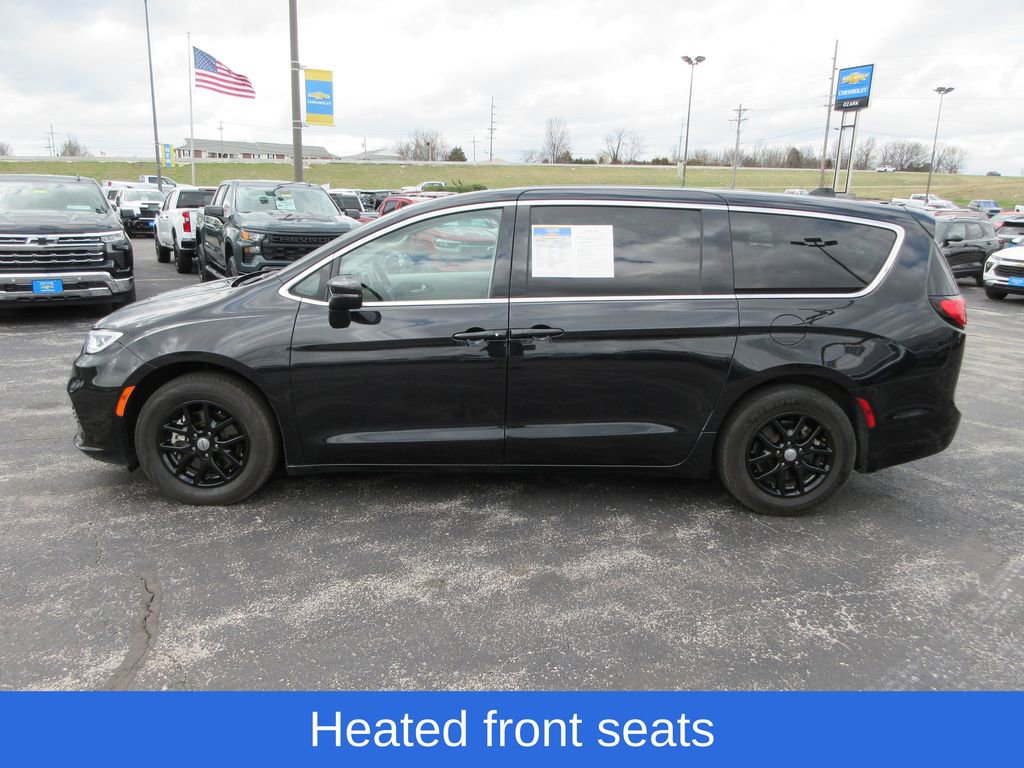 Used 2023 Chrysler Pacifica Touring-L video 2