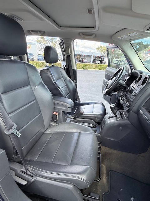 Used 2016 Jeep Patriot High Altitude FWD image 14