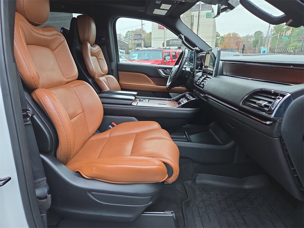 Used 2020 Lincoln Navigator Reserve w/ Luxury Package image 18