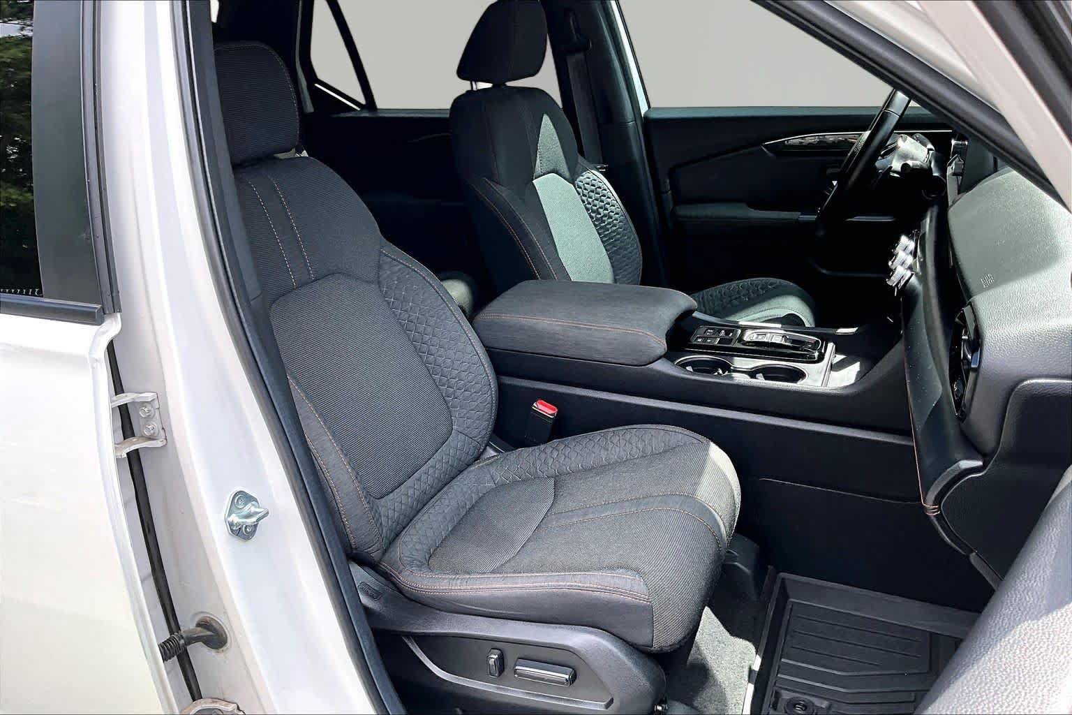 Used 2025 Honda Pilot Sport image 9